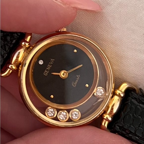 Geneva watch with small diamonds - Picture 2 of 4